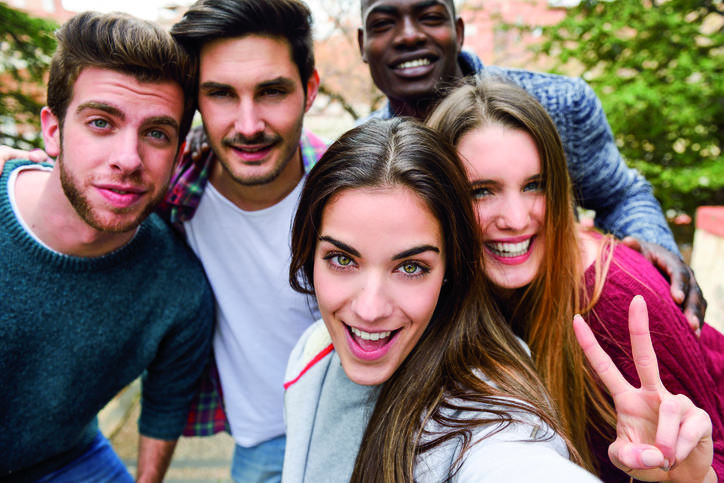 Estudiantes felices por las ventajas que les ofrece Francia